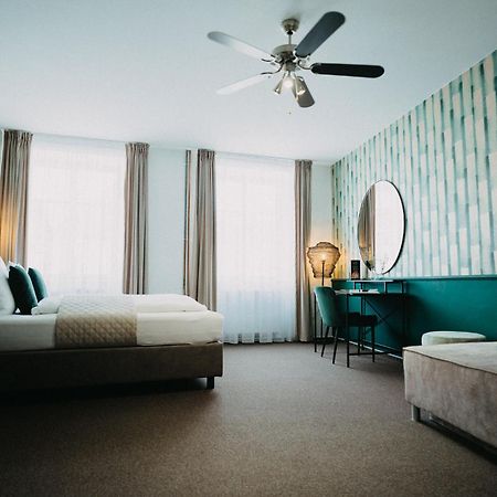 House Hotel Hradec Kralove Bagian luar foto