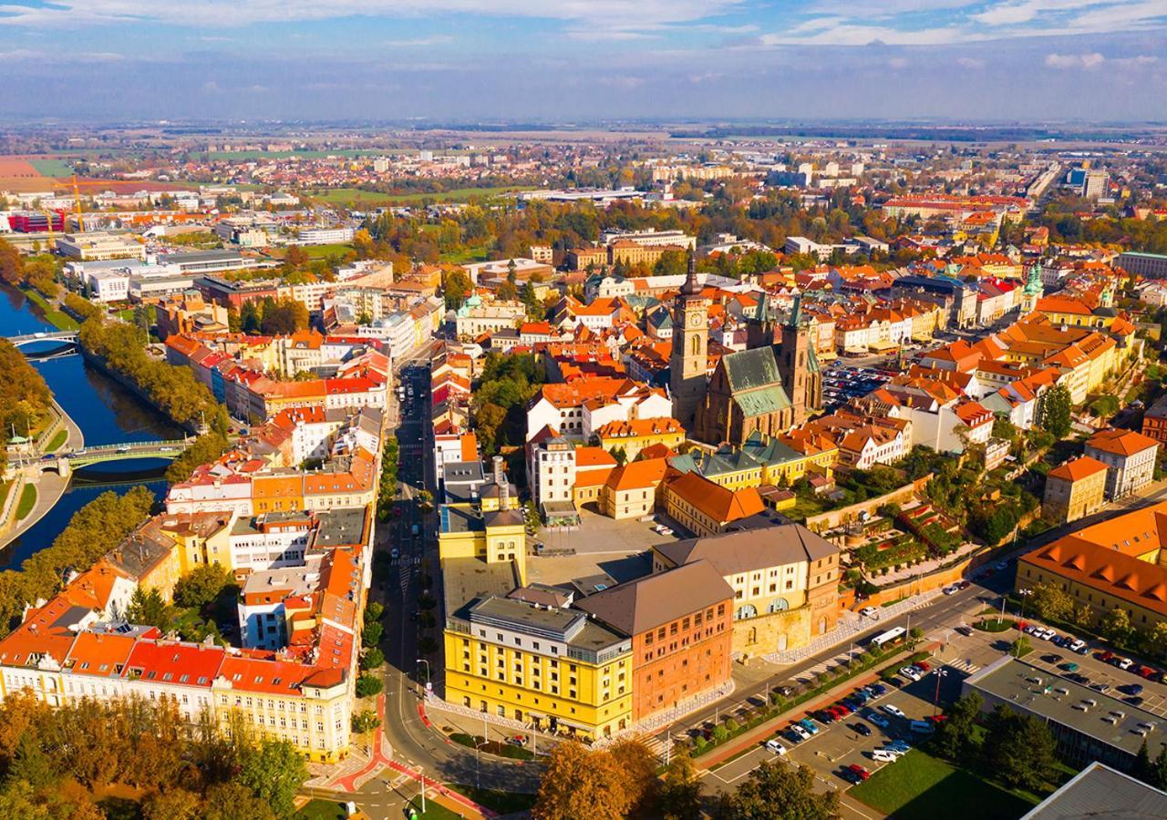 House Hotel Hradec Kralove Bagian luar foto