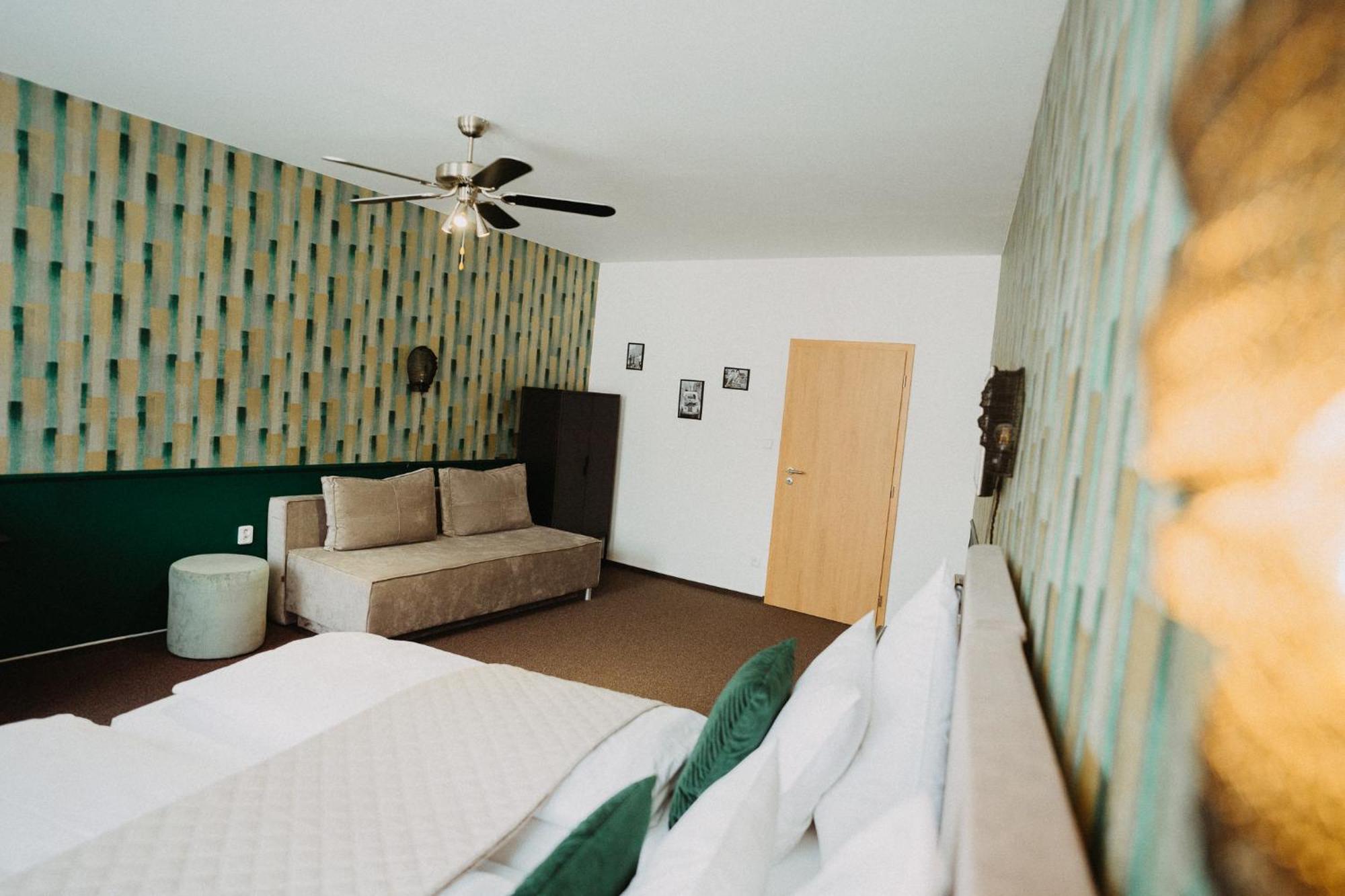 House Hotel Hradec Kralove Bagian luar foto