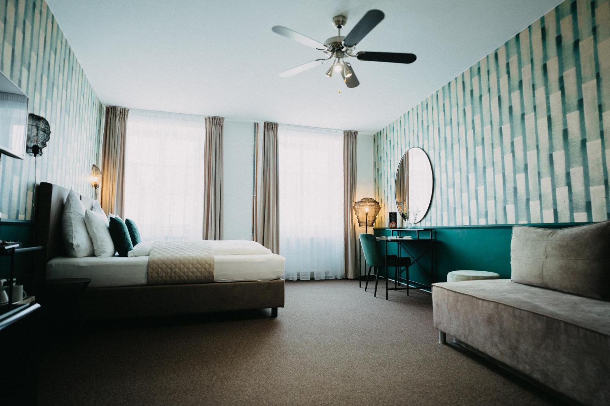 House Hotel Hradec Kralove Bagian luar foto