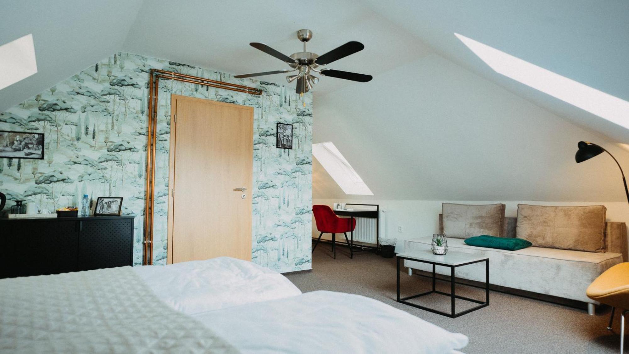 House Hotel Hradec Kralove Bagian luar foto