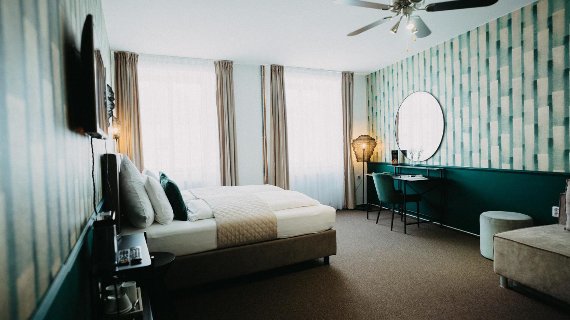 House Hotel Hradec Kralove Bagian luar foto