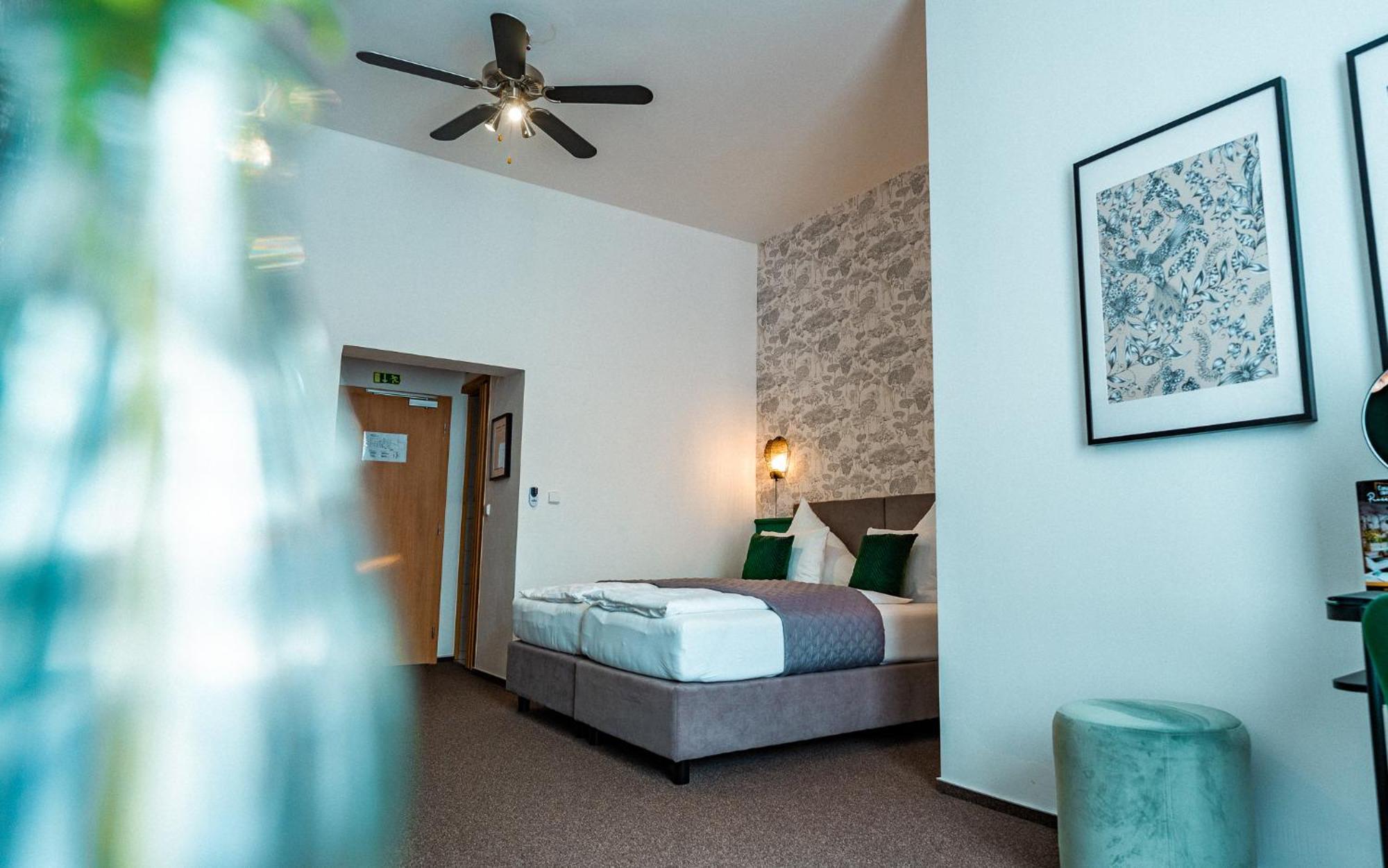 House Hotel Hradec Kralove Bagian luar foto