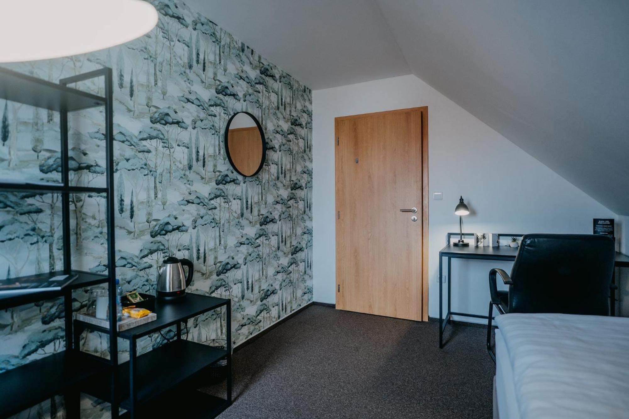 House Hotel Hradec Kralove Bagian luar foto