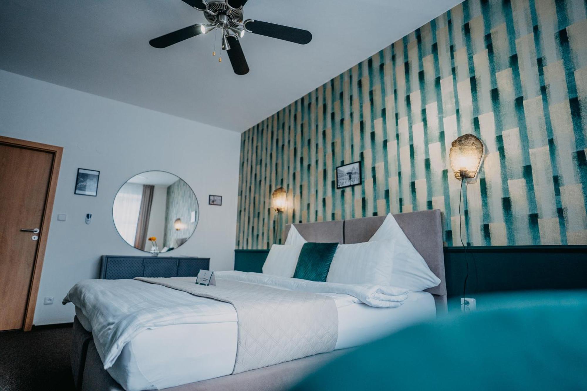 House Hotel Hradec Kralove Bagian luar foto