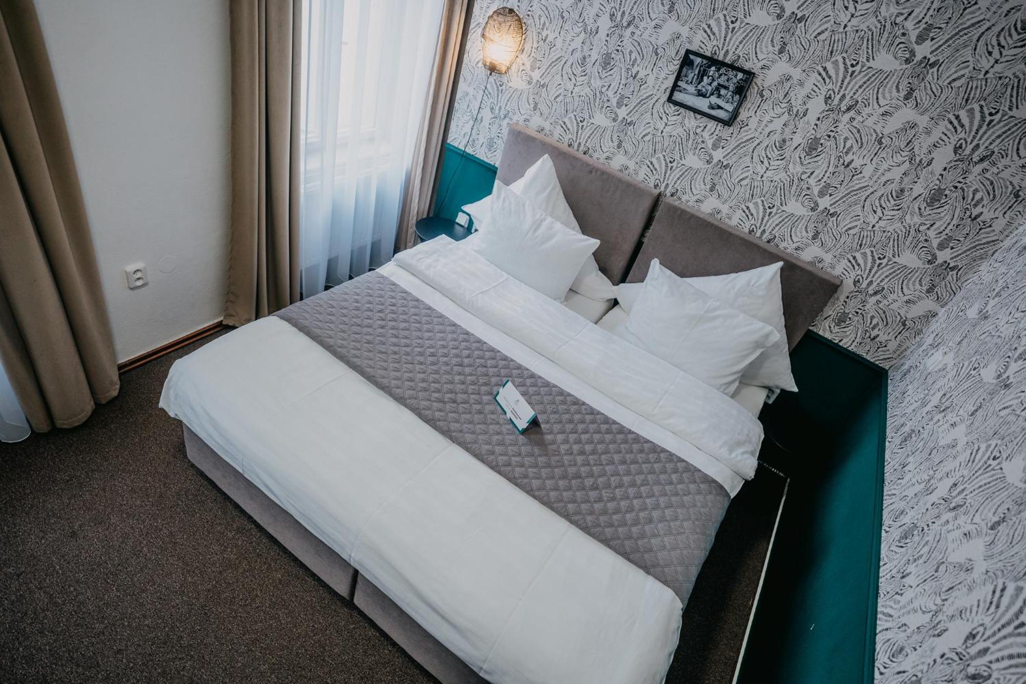 House Hotel Hradec Kralove Bagian luar foto