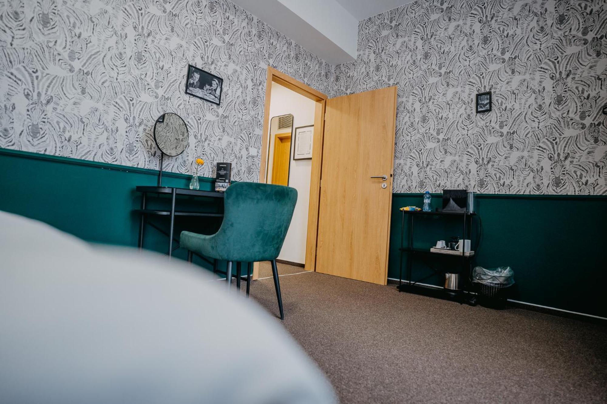 House Hotel Hradec Kralove Bagian luar foto