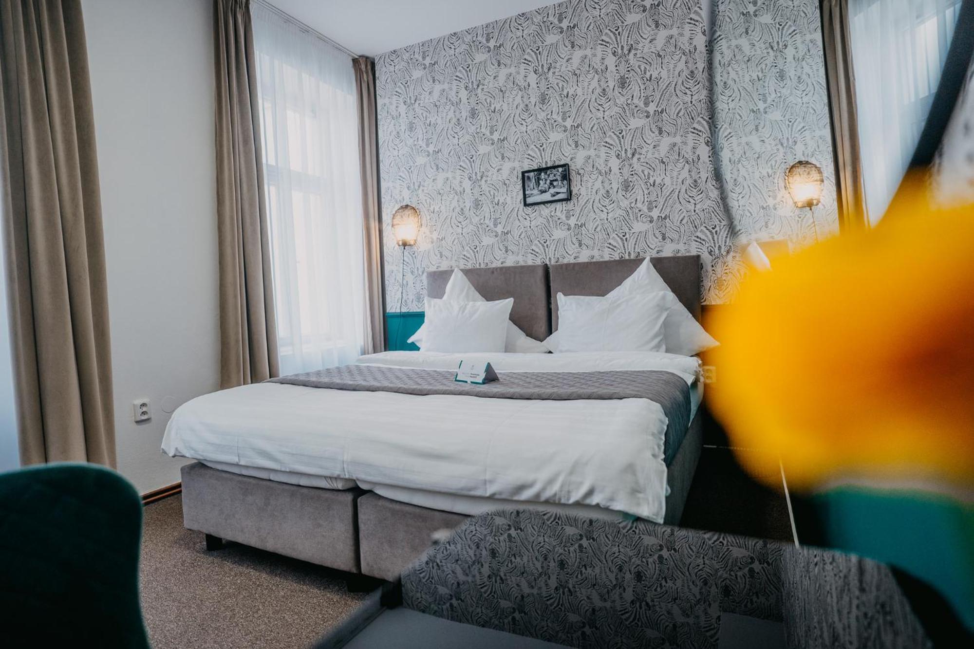 House Hotel Hradec Kralove Bagian luar foto