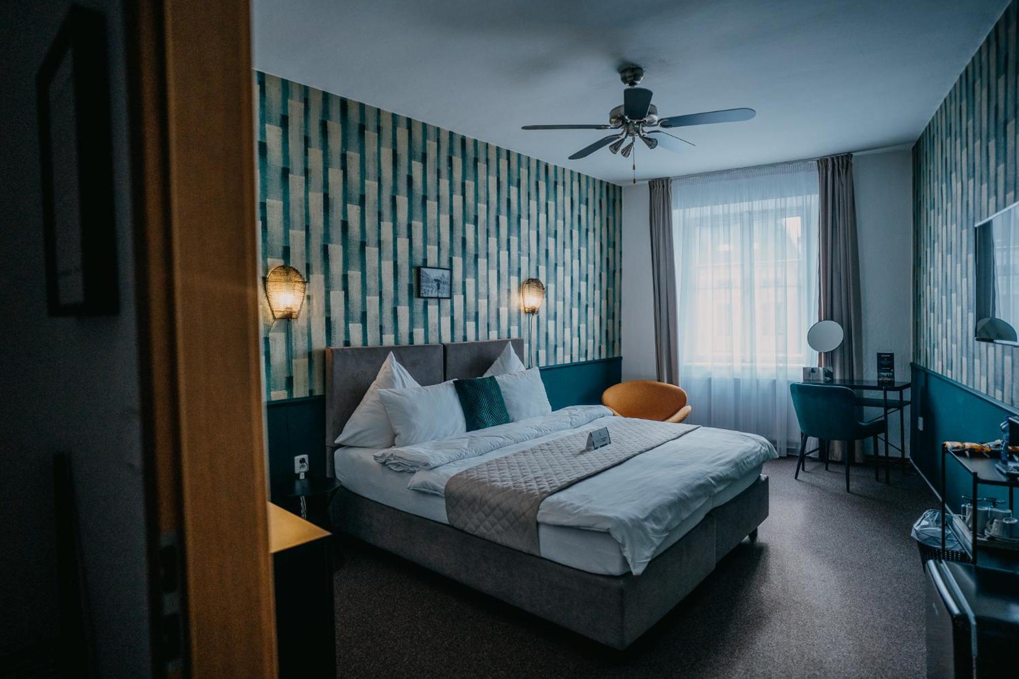 House Hotel Hradec Kralove Bagian luar foto