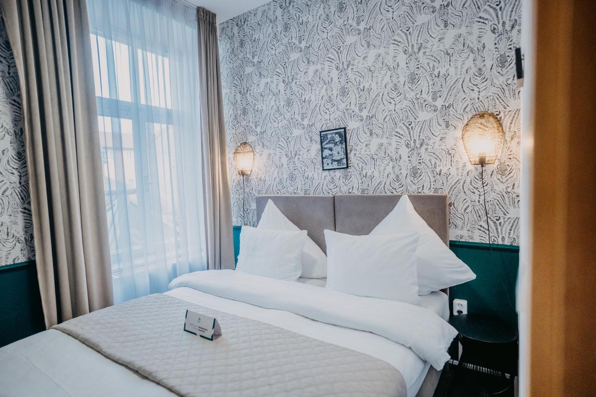 House Hotel Hradec Kralove Bagian luar foto